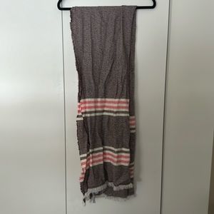 Women’s stripe scarf